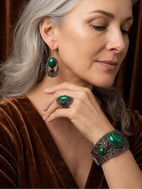 Handmade Vintage Baltic Filigree Jewelry Set: Malachite & Garnet
